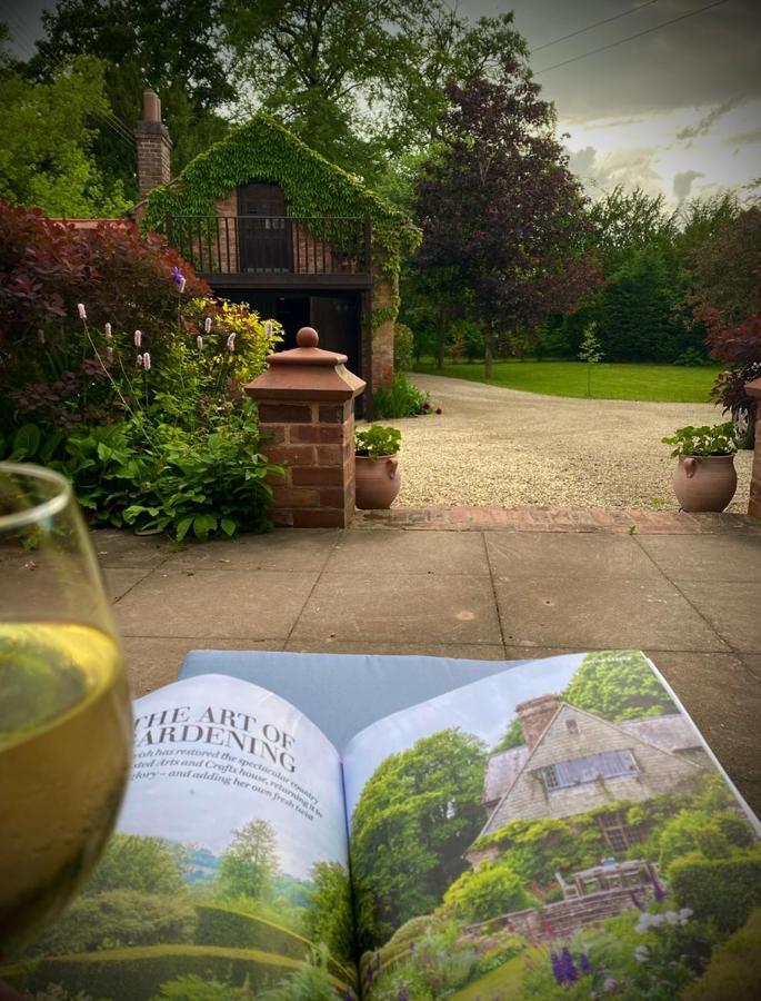 The Old Rectory - Valley View Room In Private Home Stockton-on-Teme Exterior photo