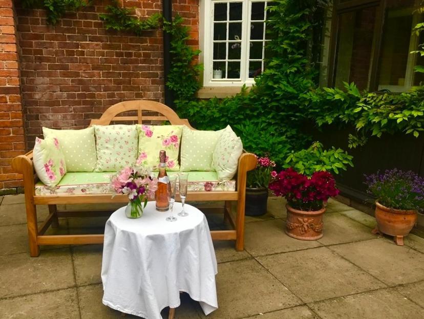 The Old Rectory - Valley View Room In Private Home Stockton-on-Teme Exterior photo